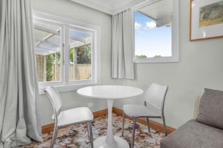 Farley Avenue Turret & Lounge - Greytown - 6