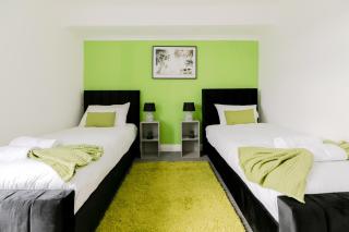 5BR House, Free Parking offA12, Contractor, Big Families, Relocation - 2