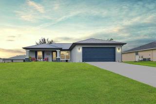 Cape Coral Beauty.Booking - 1