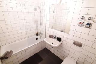 Modern building with vertical garden & 2 bedrooms - Berlin - 4