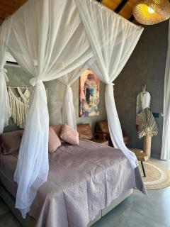 Cabanas Sonho Rosa - com banheira hidro e cesta de café cortesia na primeira manhã - 2