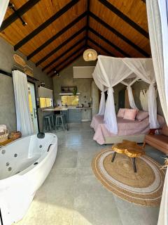 Cabanas Sonho Rosa - com banheira hidro e cesta de café cortesia na primeira manhã - 5