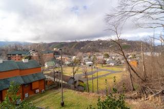 Condo in Gatlinburg very peaceful - 10 min Walk to Main Strip - 4