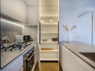 Stylish 2br1ba Apartment Mel Pool Gym Wifi - Melbourne - 1