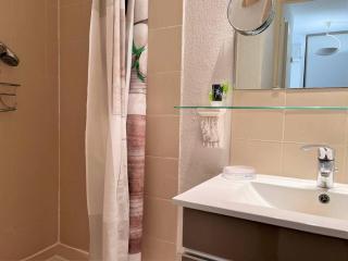 Appt Climatisé avec Piscine, 6 Couchages, Proche Plage, 2 Terrasses, Parking – Le Lavandou - FR-1-251-551 - 1