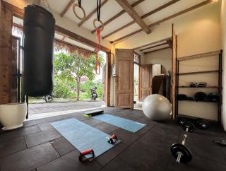 Villa Kampung 7BR Villa Private Pool Yoga Gym 10min Canggu Surfing Beach - Kerobokan - 8