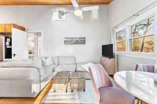 Fresh Pond Chateau Renovated Bright and Cozy Home - 3