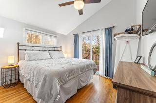 Fresh Pond Chateau Renovated Bright and Cozy Home - Oak Bluffs - 9