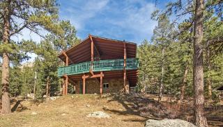 Cozy Mountain Home with Great Views, Deck & WiFi - 1