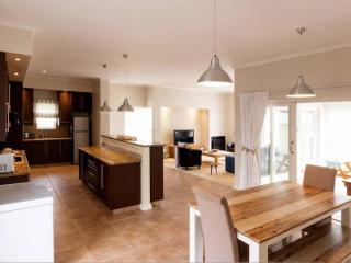 Trafford Cottage on Kingswood Golf Estate - George - 5