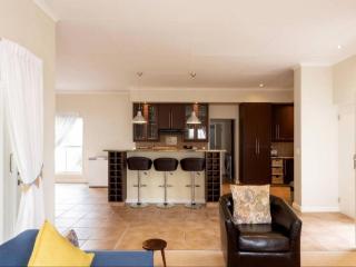 Trafford Cottage on Kingswood Golf Estate - George - 4