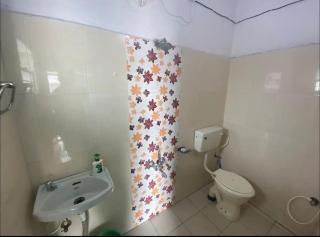 Roof top couple stay cozy - 3