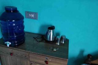 Roof top couple stay cozy - 4