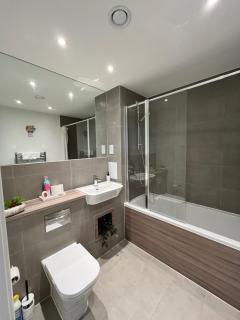 One bedroom Apartment - Barking - 8