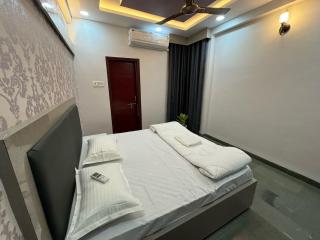 Leela Homestay Indore - Tulip - 2 BHK Luxury apartment - 4