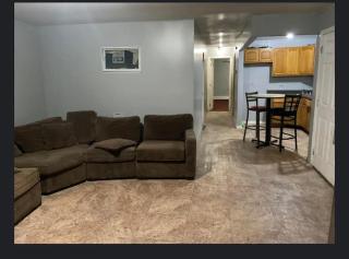Room in a Beach House with Queen bed in a landlord hosted three bedroom apartment - Edgemere - 4