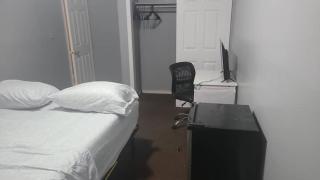 Room in a Beach House with Queen bed in a landlord hosted three bedroom apartment - Edgemere - 3