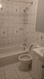 Room in a Beach House with Queen bed in a landlord hosted three bedroom apartment - Edgemere - 1