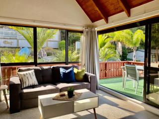The Swiss Chalet Apartment 9 - Seaview - Top Floor - Air Conditioning & Wi-Fi - Bay of Islands - Paihia - 2