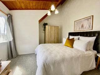 The Swiss Chalet Apartment 9 - Seaview - Top Floor - Air Conditioning & Wi-Fi - Bay of Islands - Paihia - 8
