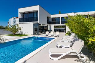 Villa Miaa newly built modern villa in Medulin for 9 people with heated swimming pool & jacuzzi - Medulin - 4