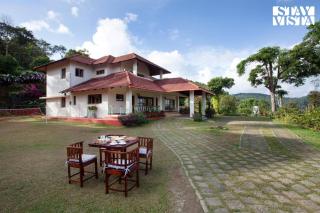 Stayvista at Mercara Hill Homestay with Outdoor Jacuzzi - Madikeri - 7