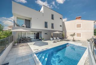 Villa San for 6 persons in Medulin with fitness and only 2 km from the beach with sea view - Ližnjan - 4