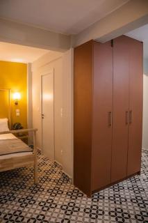 Stylish Studio with Gorgeous Private Yard! - Athens - 6