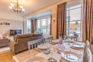 Sully's Cove, stylish apartment near Southwold Pier - 1