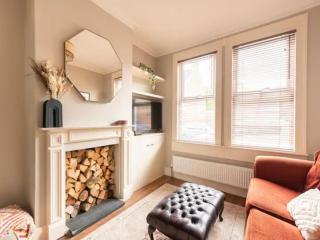 Welcoming terrace with free street parking - Pass the Keys - Bath - 8