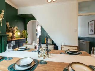 Welcoming terrace with free street parking - Pass the Keys - Bath - 5