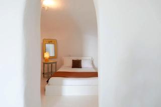 Gorgeous Santorini Villa 1 Bedroom Villa Felicitous Private Hot Tub Stunning Caldera Views Oia - Oia - 5