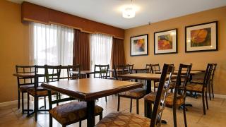Best Western Plus Executive Inn & Suites - 9