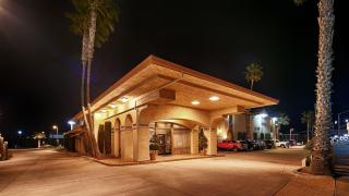 Best Western Plus Executive Inn & Suites - 3