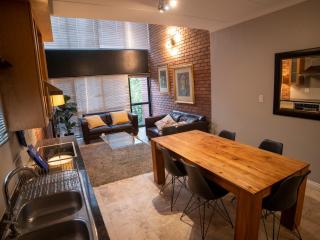 Beautiful Sandton Loft with Balcony & Pool - Joanesburgo - 3