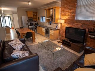 Beautiful Sandton Loft with Balcony & Pool - Joanesburgo - 6