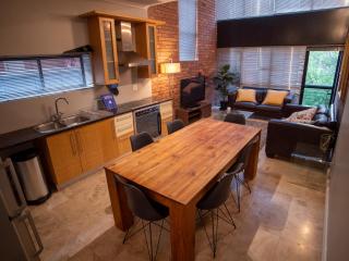 Beautiful Sandton Loft with Balcony & Pool - Joanesburgo - 5
