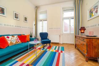 Playful 2-Bedroom Apartment in the Center - 7