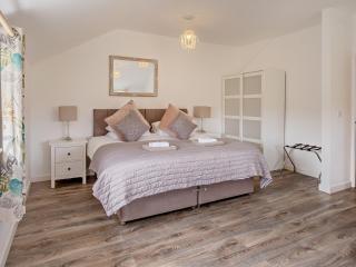 3 Bed in Newport 90246 - Newport - 2
