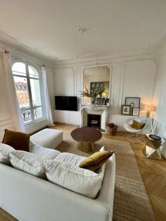Grand appartement Haussmannien à 12 min de Paris - chic spacious classic Parisian apartment - Enghien-les-Bains - 4