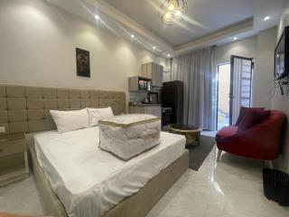 Luxury Host-180 Sheikh-Zayed - 0