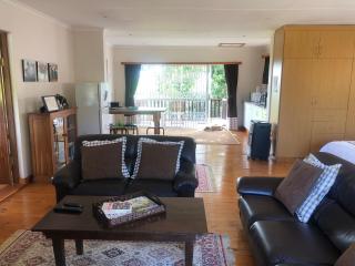 Bee’s Knees Cottage - 7