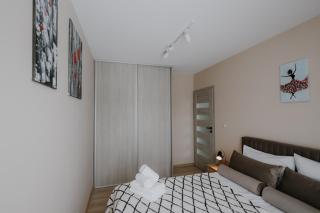 Nowy Złocień Comfort Apartment by BookingHost - 6