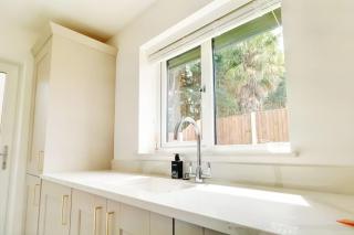 Rare Luxury Holiday Home with Hot-Tub - Belton - 1