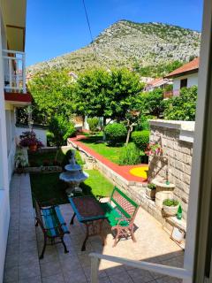 Prostrani apartman sa divnim dvorištem - Trebinje - 0