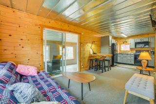 Oscoda Cabin with Charcoal Grill Walk to Lake Huron - Oscoda - 0