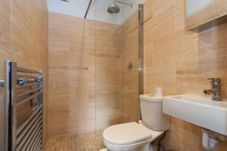 Charming Tudor riverside house - 4