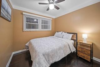 Elegant Oasis 4 Bedroom Home Away from Home - 3