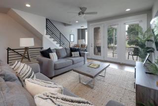 WeHo Nashville Home, Geodis Park, Mini-Golf, Arcade, 10min to Downtown! Sleeps 10! - Nashville - 4