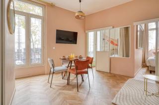 Appartement Place du Marechal Juin - II - Paris - 2